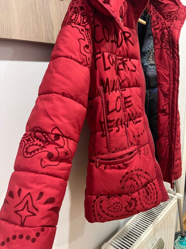 Cappotto rosso ineguale