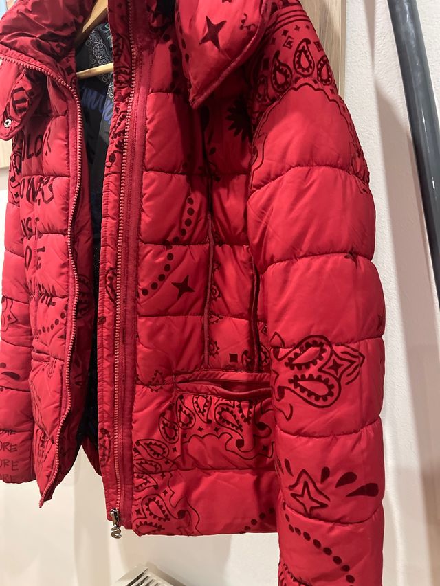 Cappotto rosso ineguale