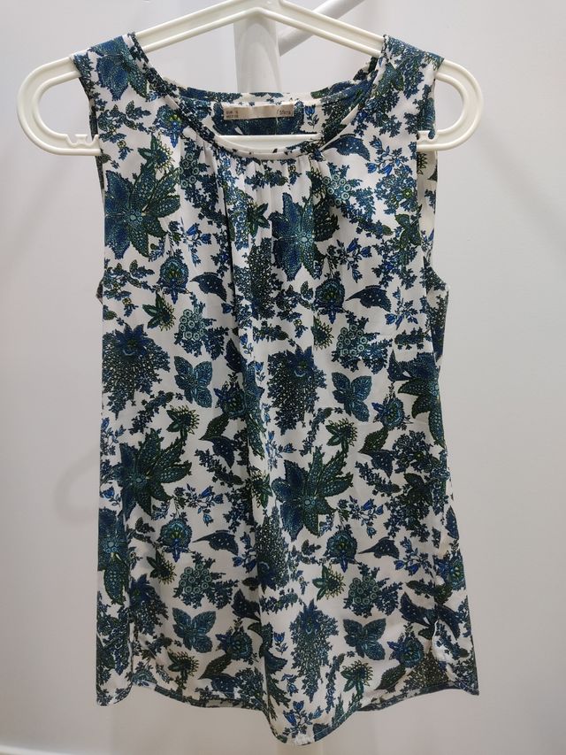 Sfera. Camiseta mujer estampada buen estado