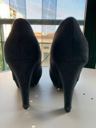 Zapato de tacón y plataforma, de ante negro, 38.
