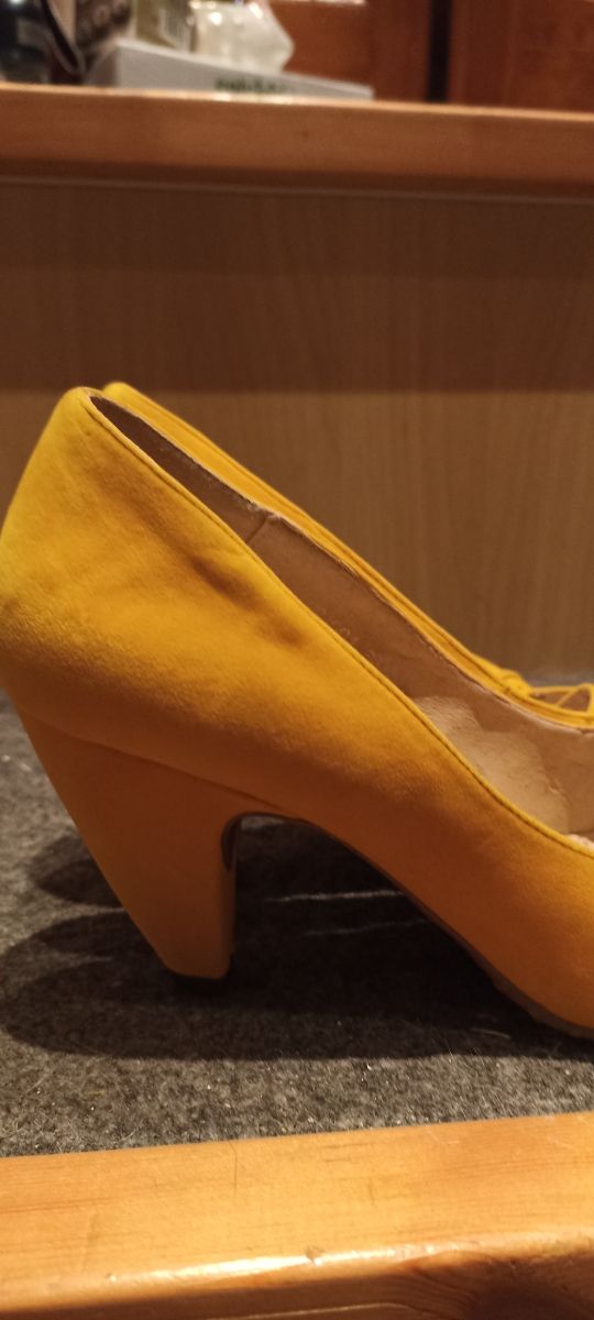 décolleté gialle tg 38