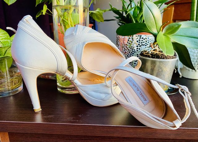 Zapatos de novia y salón color crudo T39