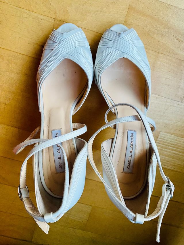 Zapatos de novia y salón color crudo T39