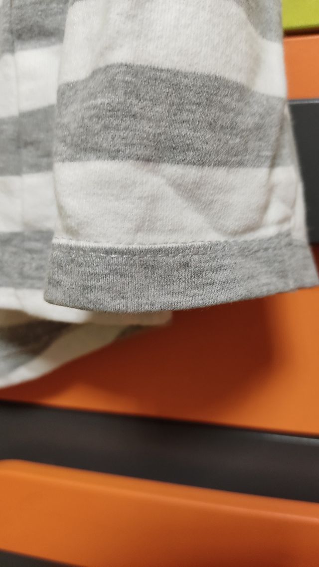 2 jerseys cuello cisne 8 años