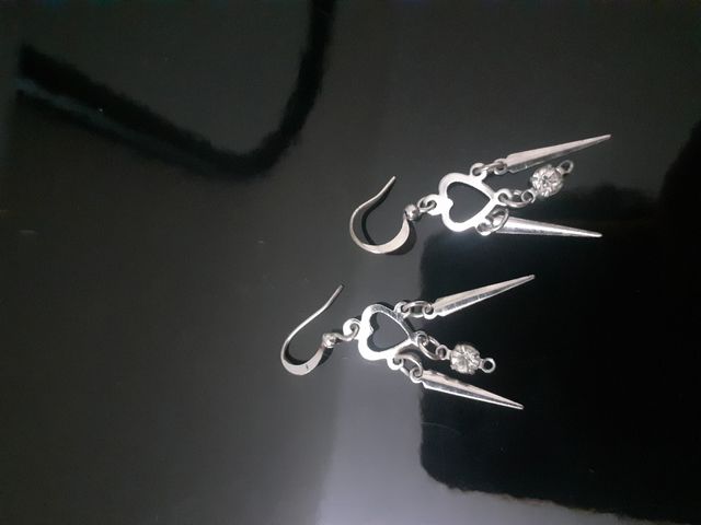 orecchini con cuori ed uno strass