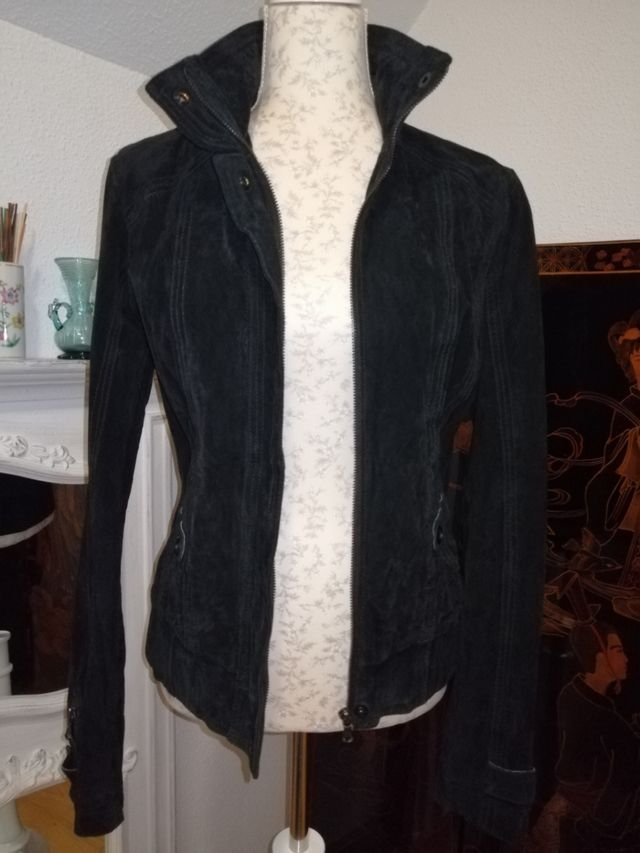 chaquetas negra y marrón piel natural 