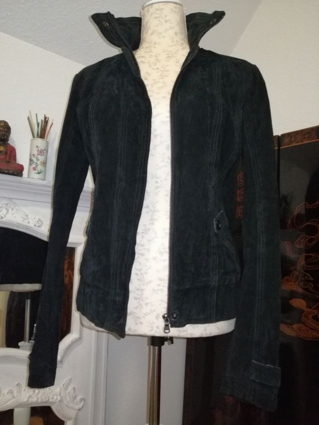 chaquetas negra y marrón piel natural 