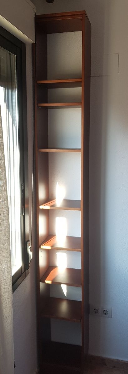 Armario alto estrecho 