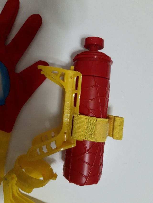 guante y accesorio de spiderman