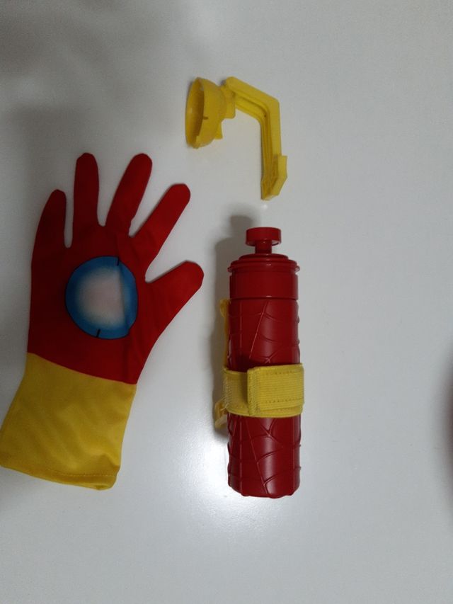 guante y accesorio de spiderman