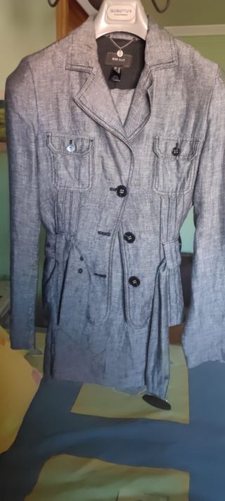 traje pantalon mujer, color azul grisaceo