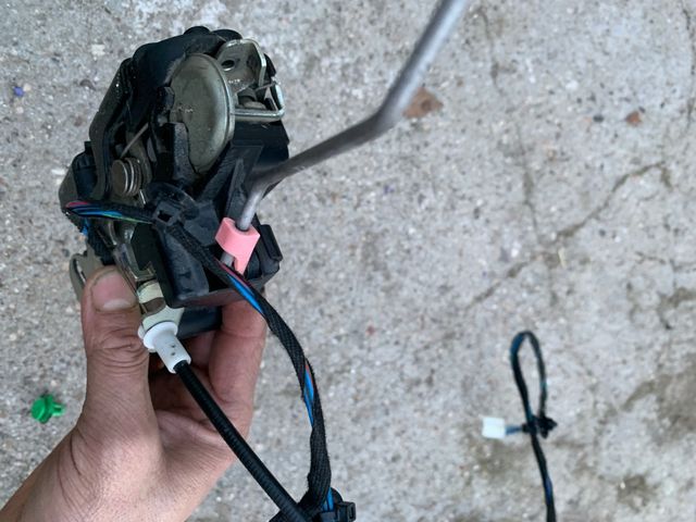 Cerradura puerta izquierda Vito viano