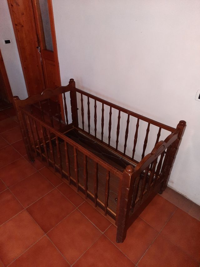 lettino in legno per bambini