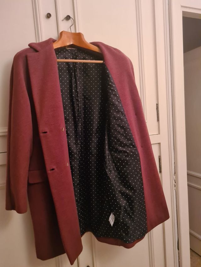 Abrigo corto de punto color rosa ciruela