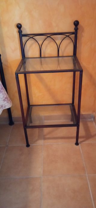 Mesita de noche o auxiliar 