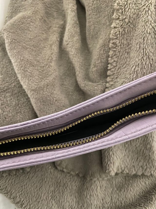 Bolso Lila cadena dorada