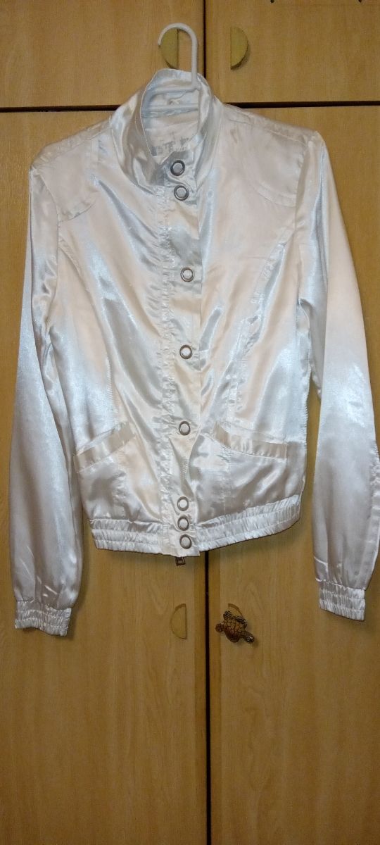 chaqueta plateada Stradivarius