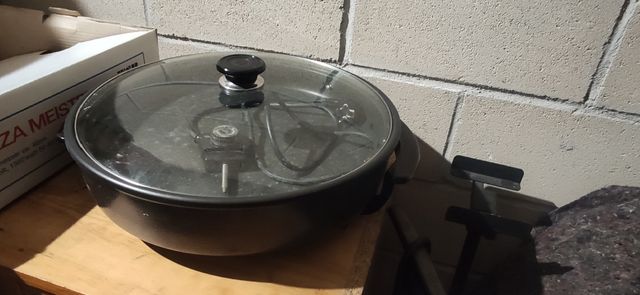 Cazuela eléctrica (pizza pan)