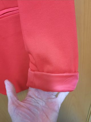 americana roja Stradivarius a estrenar