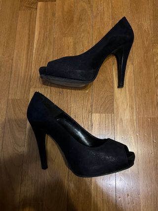 Zapatos negros peep toe