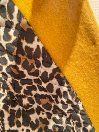 Abrigo amarillo