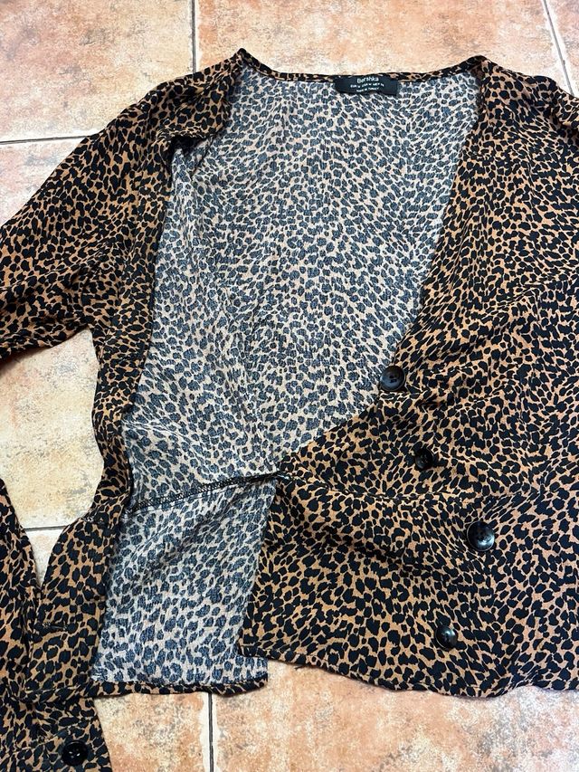 Blusa estampado animal.