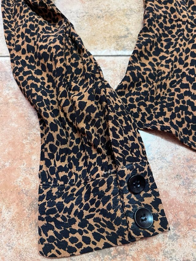 Blusa estampado animal.