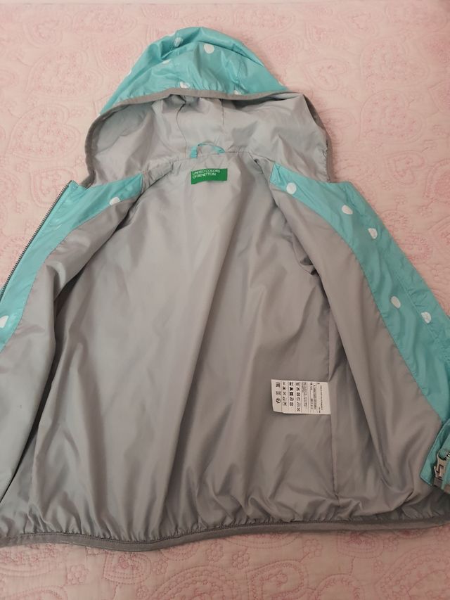 Chubasquero de benetton.  Como nuevo.