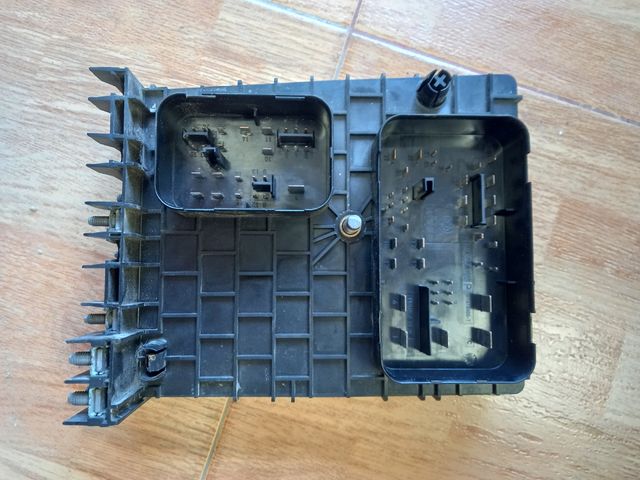 Caja fusibles 1k0937124