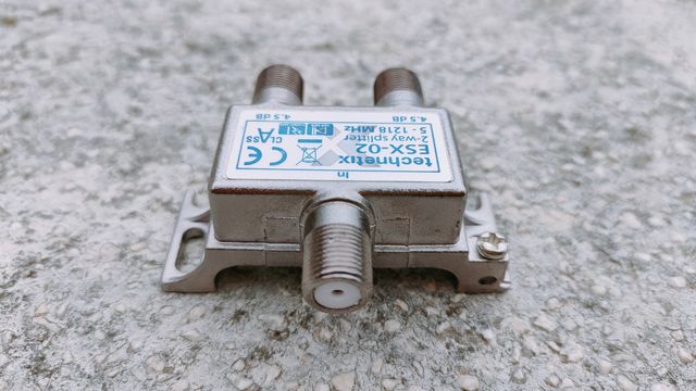 Separador-distribuidor de señal.