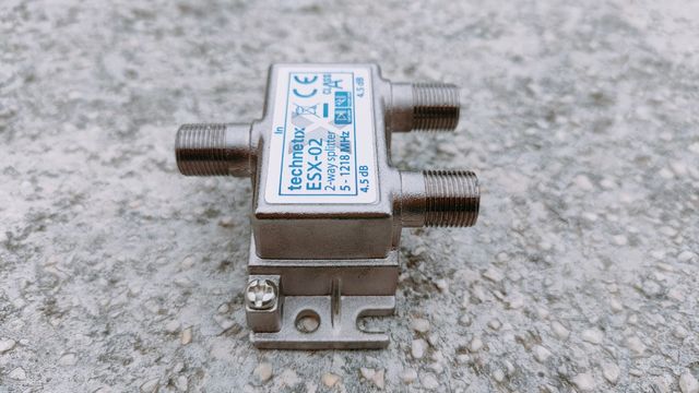 Separador-distribuidor de señal.