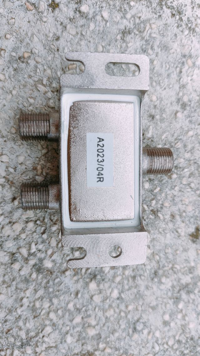 Separador-distribuidor de señal.