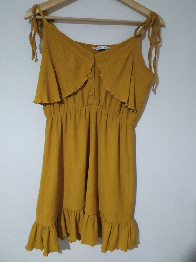 vestido de color mostaza