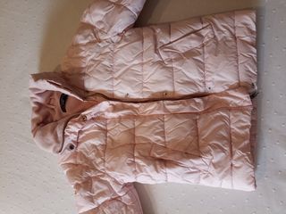 abrigo de niña tipo plumas de Zara talla 8