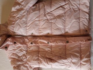 abrigo de niña tipo plumas de Zara talla 8