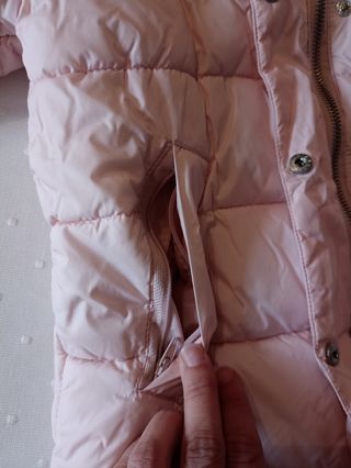 abrigo de niña tipo plumas de Zara talla 8