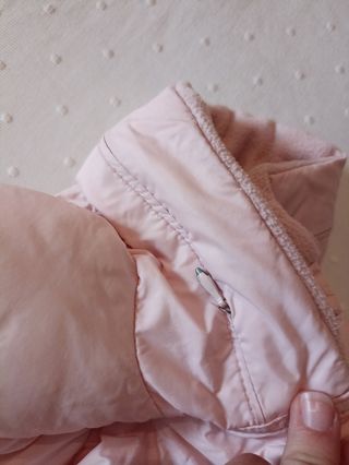 abrigo de niña tipo plumas de Zara talla 8