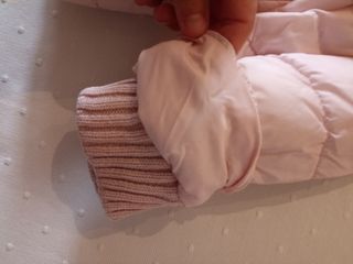 abrigo de niña tipo plumas de Zara talla 8
