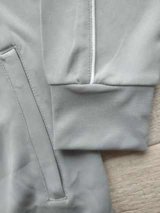 Chaqueta de entrenamiento nueva de Hummel