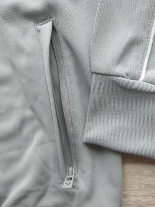 Chaqueta de entrenamiento nueva de Hummel
