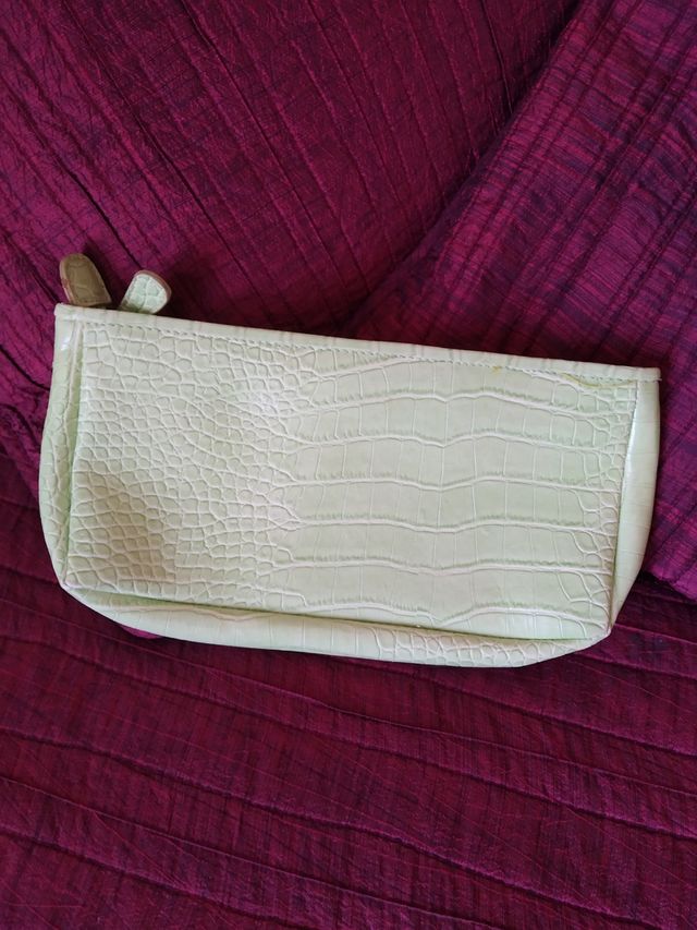 BOLSO DE MANO VERDE MANZANA