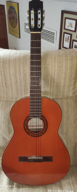 Guitarra española de artesanía