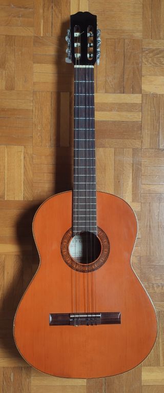 Guitarra española de artesanía