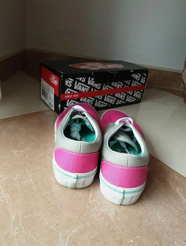 Vans de mujer grises y rosas