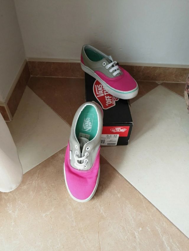 Vans de mujer grises y rosas