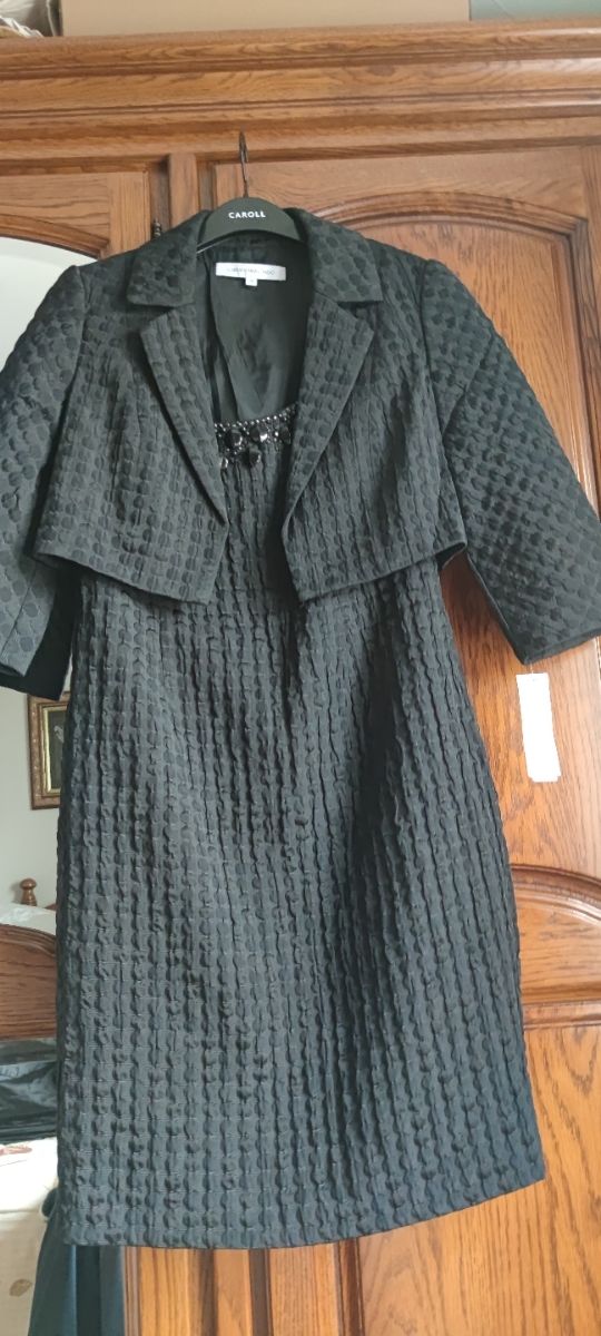 Vestido con chaqueta corta negro
