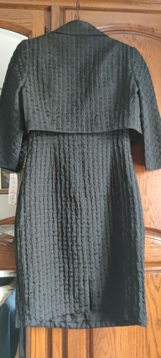 Vestido con chaqueta corta negro