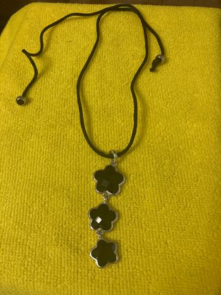 Collar de acero y piedras 