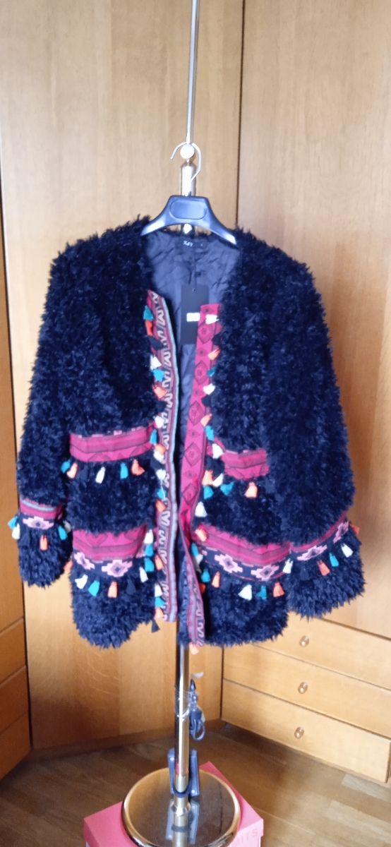 Chaquetón pelo negro..