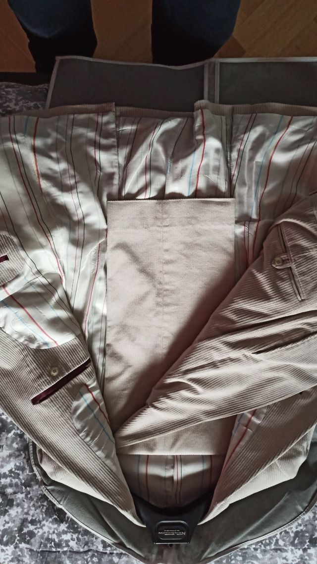 Traje Nuevas tendencias de Caramelo